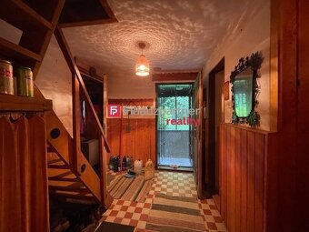 Ježidedko-Ježibabka s MHD - veľká murovaná chata nad Ruskou. - 13