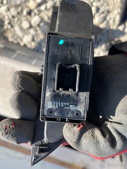 Opel Astra J 09-15 diely interiéru radio,packy,panel,vypínac - 13