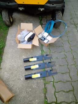 Trávny traktor  ,rider CUB CADET Z-FORCE SZ 48 - 13