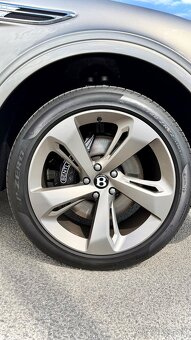 Bentley Bentayga Azure 2025 - 13