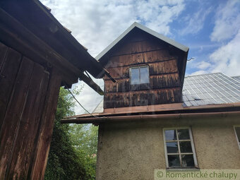 Staršia chalupa s hospodárskymi budovami na pozemku 850 m2 - 13