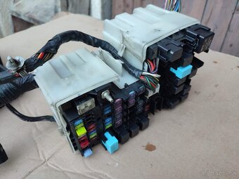 MAZDA Fusebox Poistková skrinka s káblovým zväzkom - 13