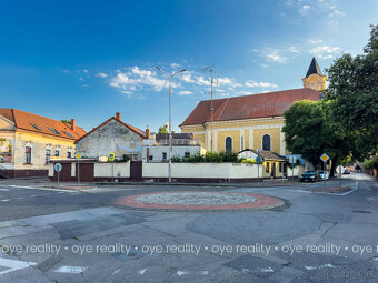 Na predaj priestranný 3-izbový tehlový rodinný dom v centre - 13