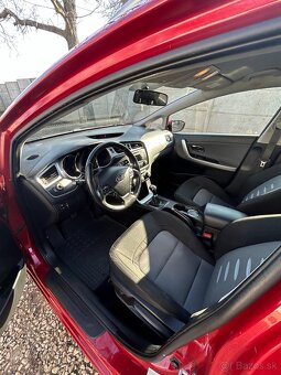KIA Cee’d Sporty Wagon Combi 94kw Manuál/6 - 13