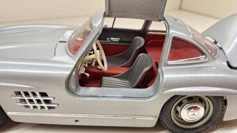 1:18 MERCEDES-BENZ 300SL - 13