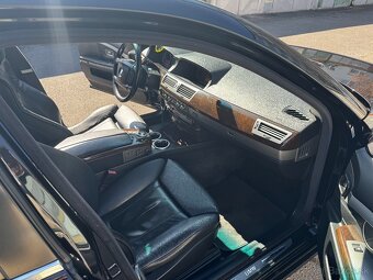 BMW 750i - 13