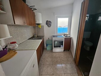 Chorvátsko, krásny jednoposchodový dom, prvý rad pri mori. - 13