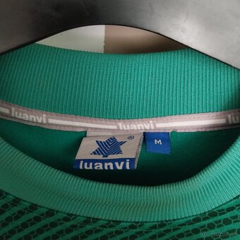 Športové bundy a dresi - 13