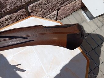 Predám nádherný zadný blatník na čz 125 B,T - 13