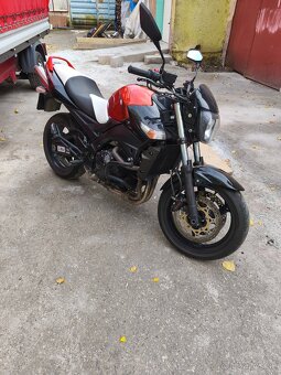 Suzuki gsr 600 - 13