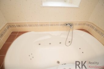 Priestranný 3-izb. tehlový byt s lodžiou, pri Auparku - 13