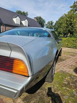 Pontiac Firebird V8 z roku 1980 - 13