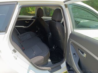 Hyundai i30 CW 1.6i CRDi, výbava: Family - 13
