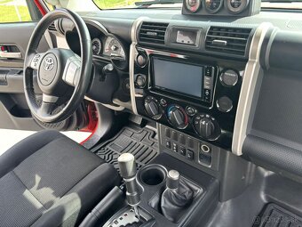 Toyota FJ Cruiser - 13