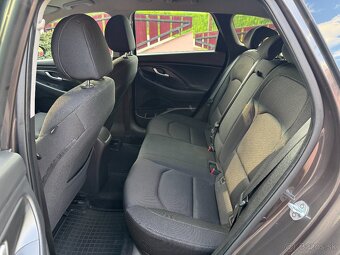 Hyundai i30 CW 1,6 CRDI Family - 13