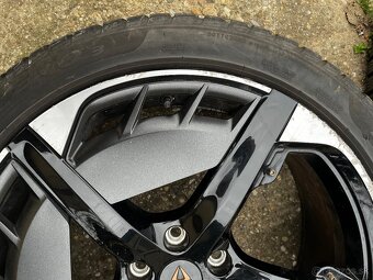 Kolesa Cupra Born 215/45 R20 - 13