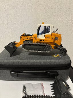 RC pásový nakladač LR636 - 13