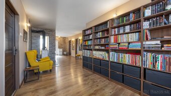 NA PREDAJ PODPIVNIČENÝ RODINNÝ DOM V OBCI KOSTOLNÉ KRAČANY - 13
