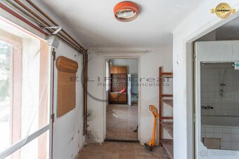 NA PREDAJ starší 3-izbový rodinný dom v Lábe - pôvodný stav - 13