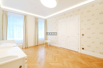 | Veľkometrážny luxusný 3 izbový byt v historickom centre me - 13