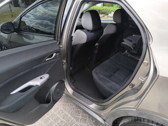 Honda Civic 8g 1.8 V-tec - 13