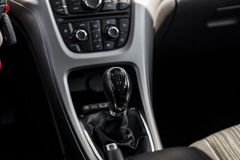 Opel Astra 1.6 ECOTEC 85kW Enjoy M5 03/2012 - 13