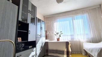 Na predaj veľký 4-izbový byt s balkónom a garážou –... - 13