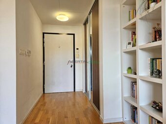 Moderný 3-izbový byt s predzáhradkou a parkovaním na Kolibe  - 13