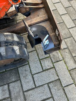 Minibagr Kubota U10 s nulovým přesahem zádě - 13