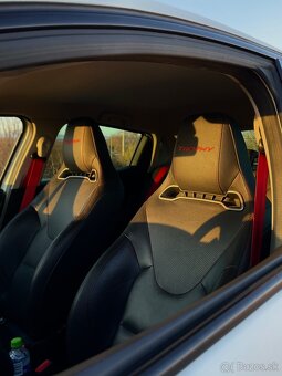 Renault Clio RS 4 Trophy 220 EDC - 13