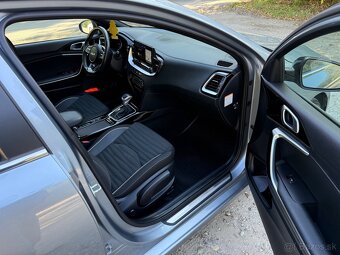 Kia Ceed SW 1.6 CRDi MHEV GT-Line A/T - 13