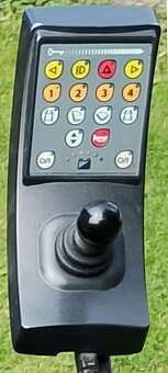 Elektricky invalidný vozík. - 13