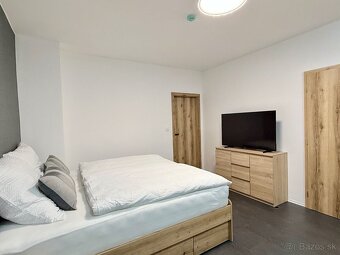 CENTRUM MESTA - VRÁTNA - 1 IZBOVÝ MODERNÝ ZARIADENÝ BYT. - 13