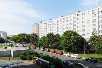 Priestranný 2-izbový byt s balkónom v Petržalke - 13