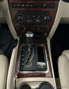 Jeep Commander 3.0 CRD 4x4 7 miestny - 13