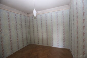 Z N Í Ž E N Á C E N A  5 izbový rodinný dom - 13