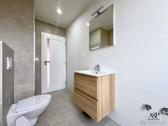 KOMPLETNE REKONŚTRUOVANÝ 3 IZBOVÝ BYT, 66M2, HOSPODÁRSKA UL. - 13