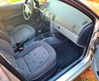 Škoda Fabia 1,4MPI HATCHBACK BENZÍN - 13