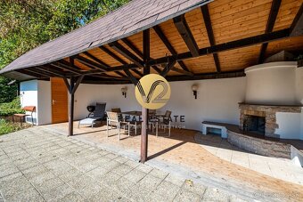 Na PREDAJ 5i rodinný dom s dvojgarážou a hosťovským domom, N - 13