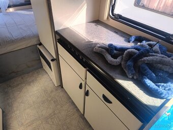 Obytny prives Hobby 440 - predstan + strieska naviac - 13