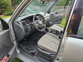 Suzuki Grand Vitara 2.5 V6 ABS - 13