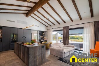 NA PREDAJ luxusná vila /435 m2/s infinity bazénom vo vnútroz - 13