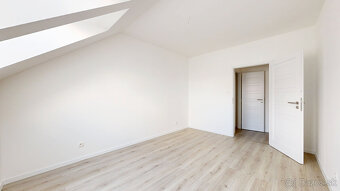 Priestranný 3-izbový byt v projekte Polianky B136 - 13