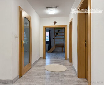 ZNÍŽENÁ CENA  Rodinný dom s veľkým pozemkom v obci Tvarožná - 13