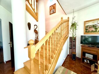 NA PREDAJ ROD. DOM 8 +, PP 275m2, POZEMOK 1.206m2, SENICA - - 13