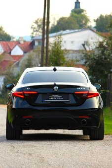 Alfa Romeo Giulia 2.0 Turbo 280 Veloce AT AWD - 13