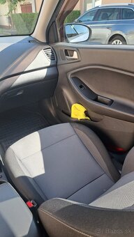 Hyundai i20 1.2 benzín Top stav - 13