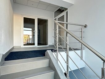 Administratívna budova-kancelárie, obchodný priestor, sklad - 13