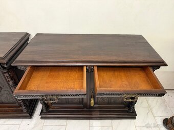 Starožitné skříně Henri II. - 13