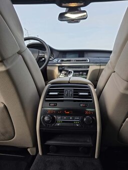BMW 750I TwinTurbo 4.4 V8 300 KW - 407 HP 6/AT - 13